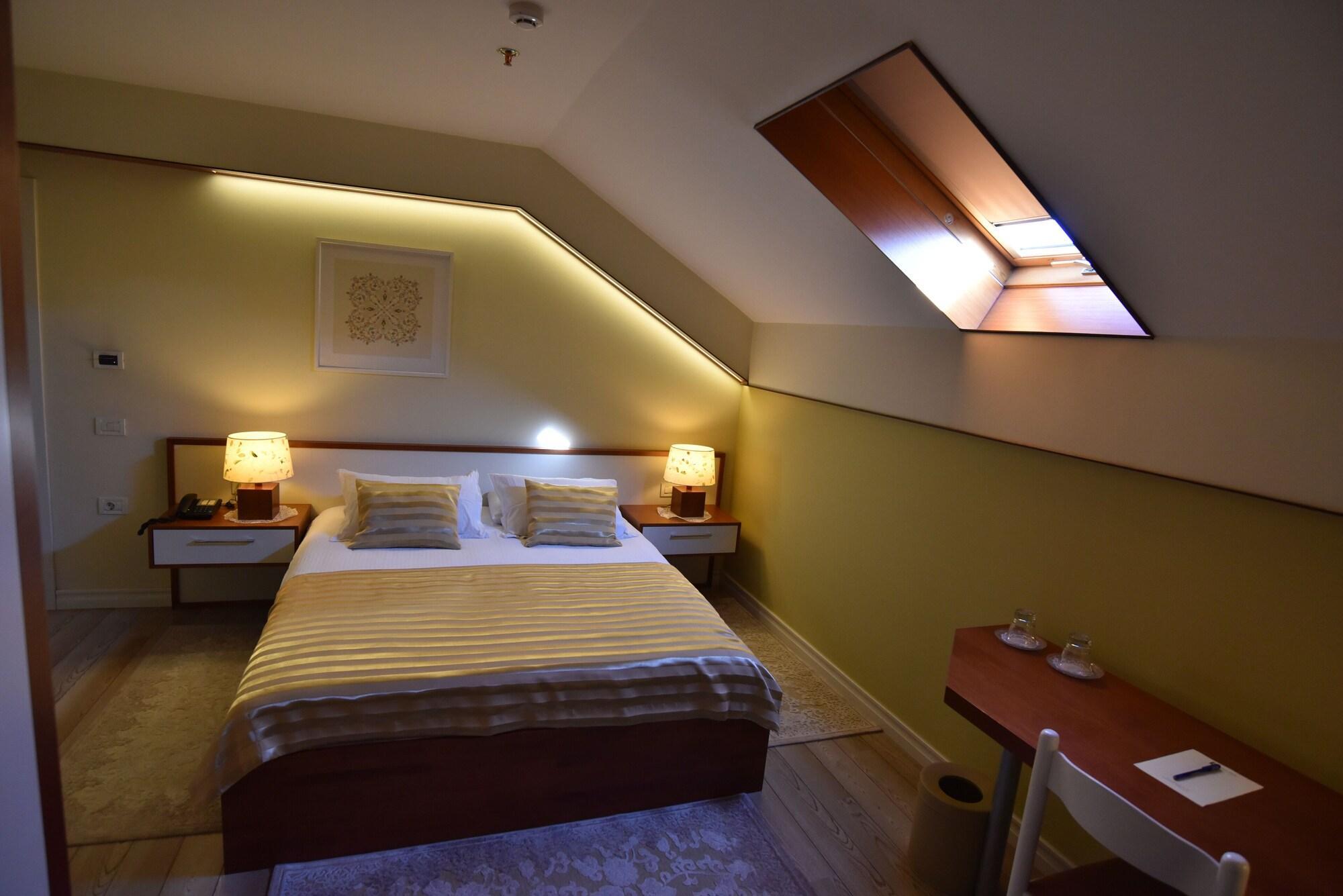 Sokrat Hotel 4*