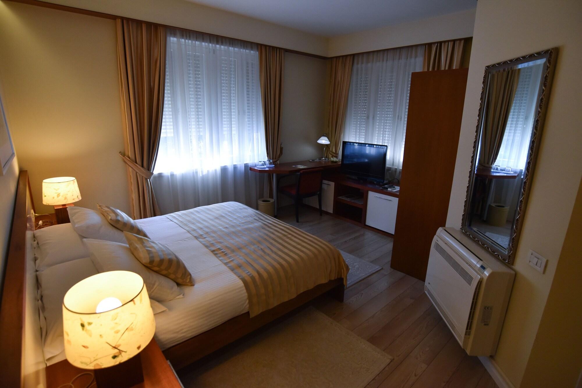 Sokrat Hotel 4*